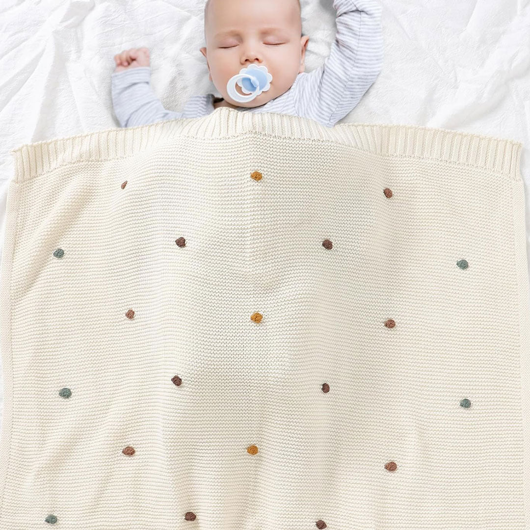 Kyrie Knitted Baby Blanket. Size 90x70 cm with baby