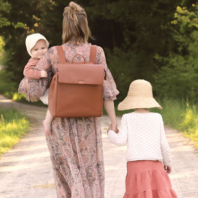 Storksak St James Leather Tan Nappy Bag Backpack Mum & babyStorksak St James Leather Tan Nappy Bag Backpack Mum & baby